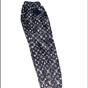 Louis Vuitton pants for both genders they are size 40